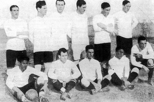 Уругвай 1916 снизу слева, Хуан Дельгадо Уругвай 1916 снизу слева, Хуан Дельгадо